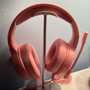 Like new Pink Headphones with Mic